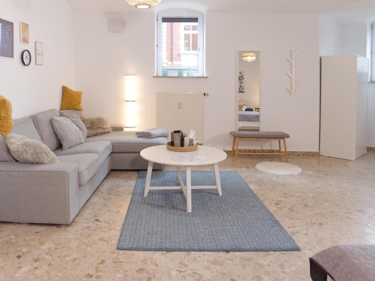 Bohnapartments Elisa - Wohlfuehlapartment Mit 2 Gratis Parkplaetzen Und 3 Schlafzimmern - Wlan - Vollausstattung Erfurt Ngoại thất bức ảnh