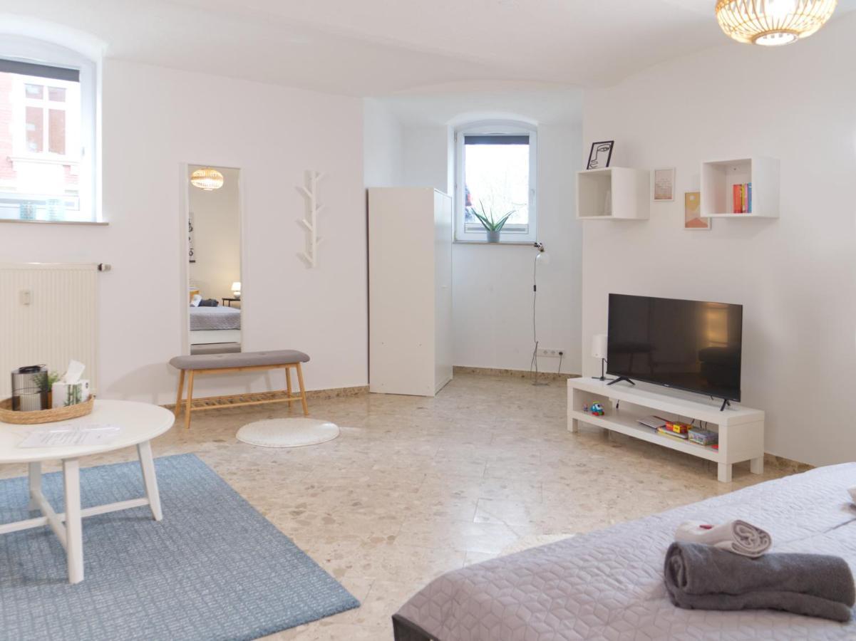 Bohnapartments Elisa - Wohlfuehlapartment Mit 2 Gratis Parkplaetzen Und 3 Schlafzimmern - Wlan - Vollausstattung Erfurt Ngoại thất bức ảnh