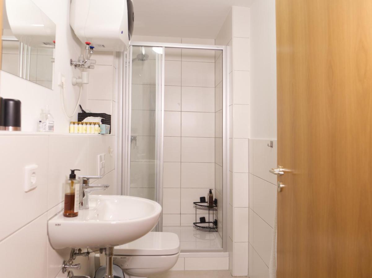 Bohnapartments Elisa - Wohlfuehlapartment Mit 2 Gratis Parkplaetzen Und 3 Schlafzimmern - Wlan - Vollausstattung Erfurt Ngoại thất bức ảnh